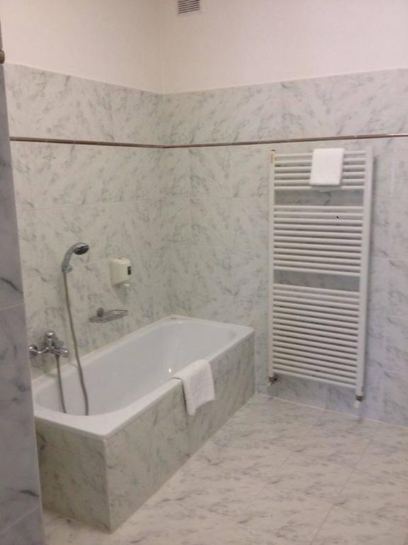 Locanda San Fiorenzo Fiorenzuola dʼArda Exteriör bild