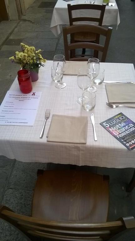 Locanda San Fiorenzo Fiorenzuola dʼArda Exteriör bild
