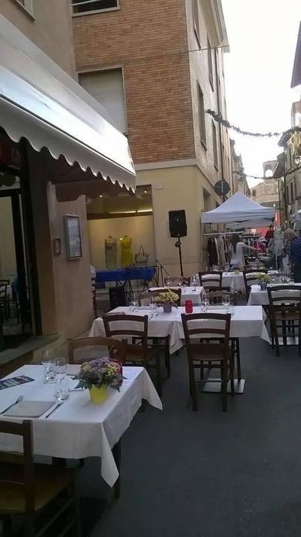 Locanda San Fiorenzo Fiorenzuola dʼArda Exteriör bild