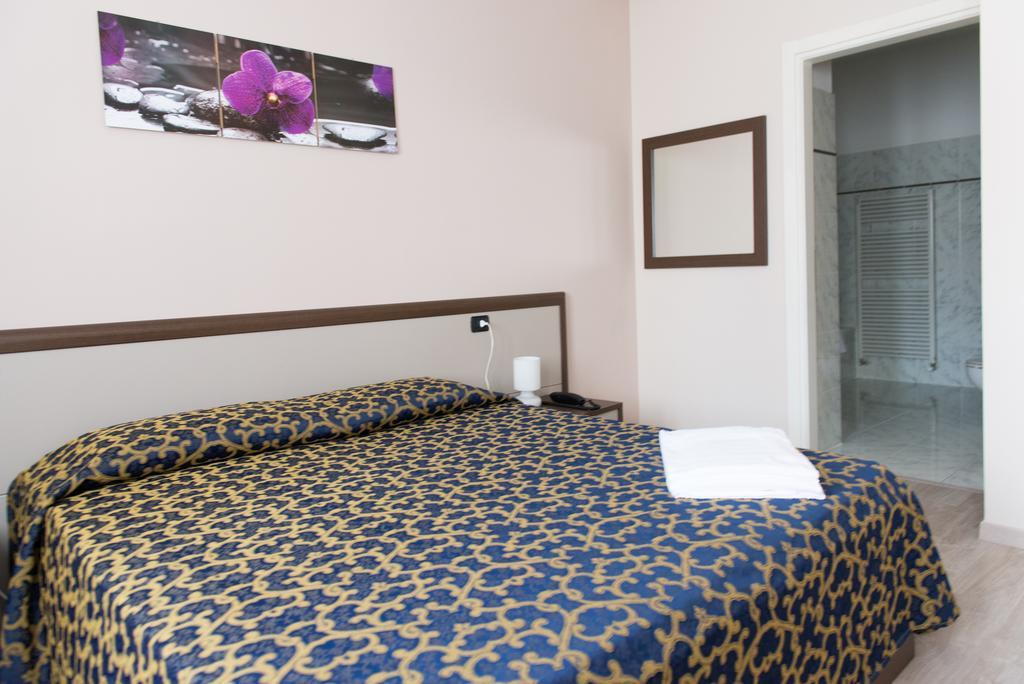 Locanda San Fiorenzo Fiorenzuola dʼArda Rum bild