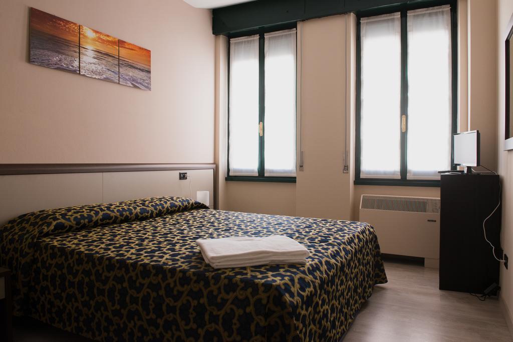 Locanda San Fiorenzo Fiorenzuola dʼArda Exteriör bild