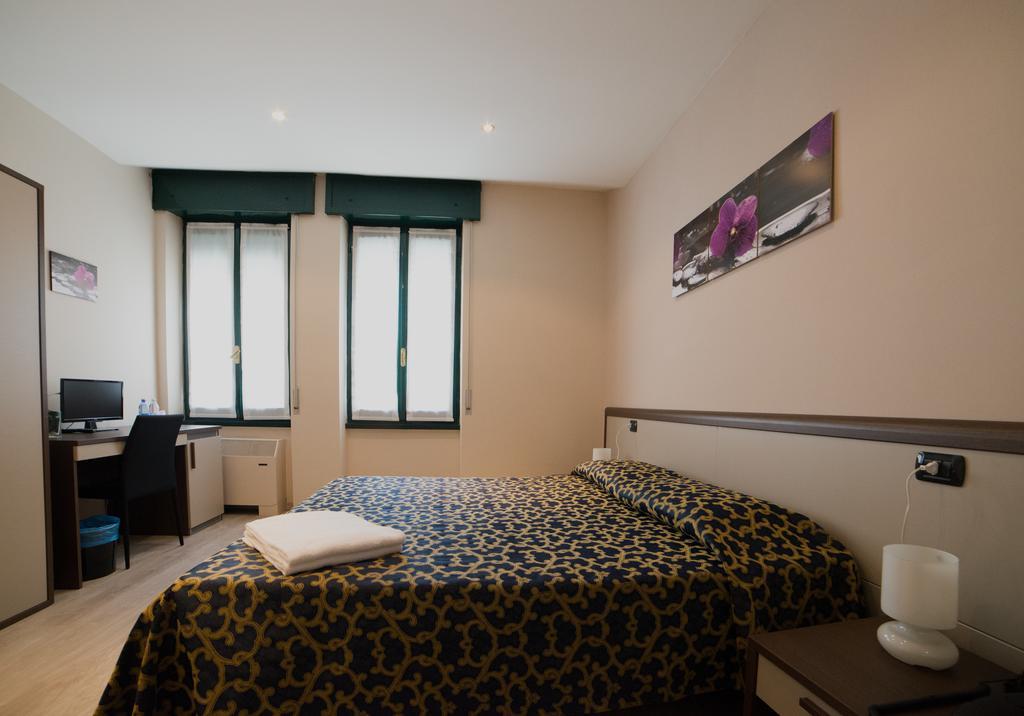 Locanda San Fiorenzo Fiorenzuola dʼArda Exteriör bild