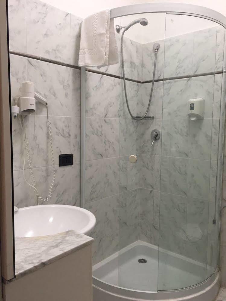 Locanda San Fiorenzo Fiorenzuola dʼArda Exteriör bild