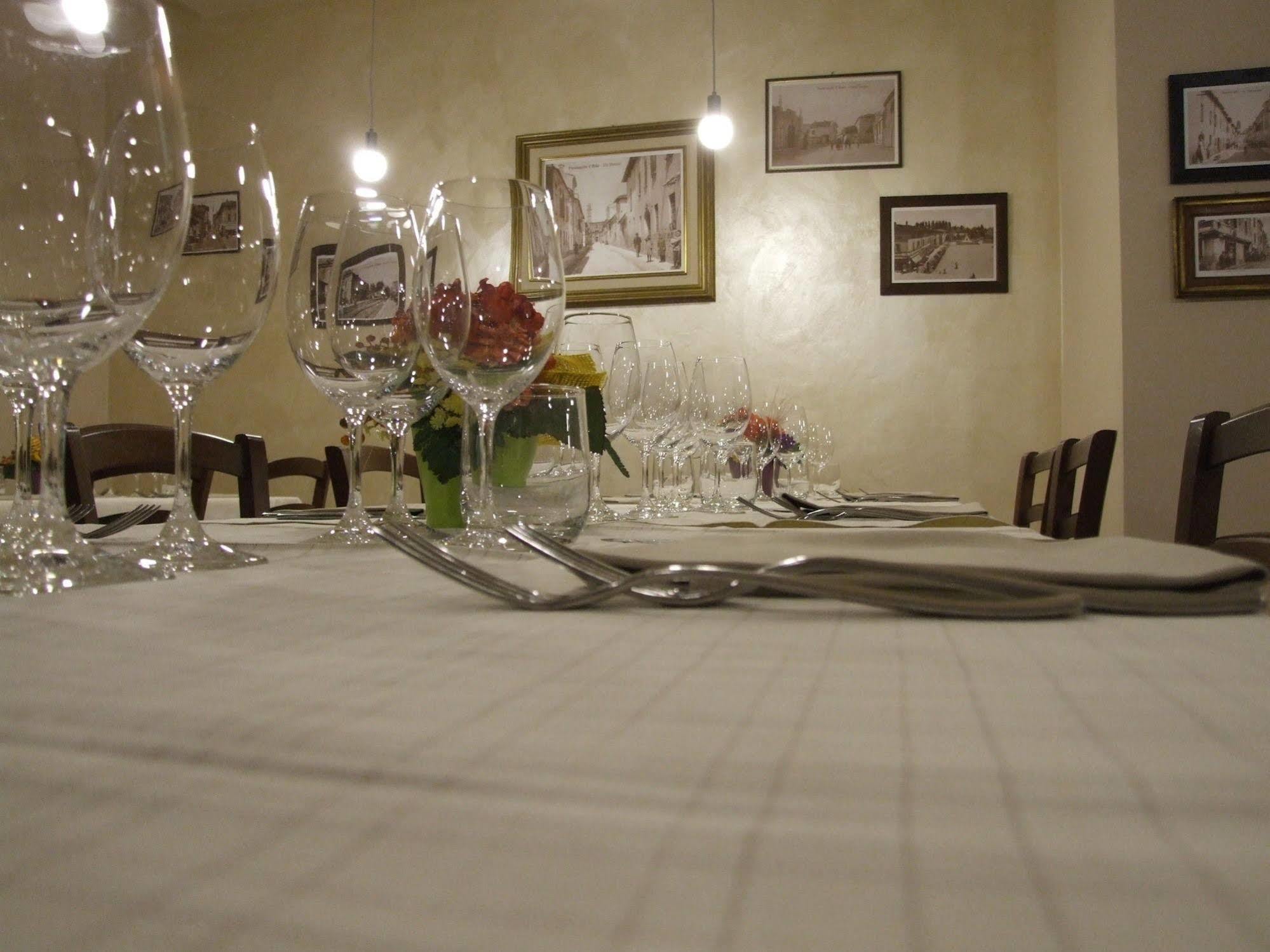 Locanda San Fiorenzo Fiorenzuola dʼArda Exteriör bild