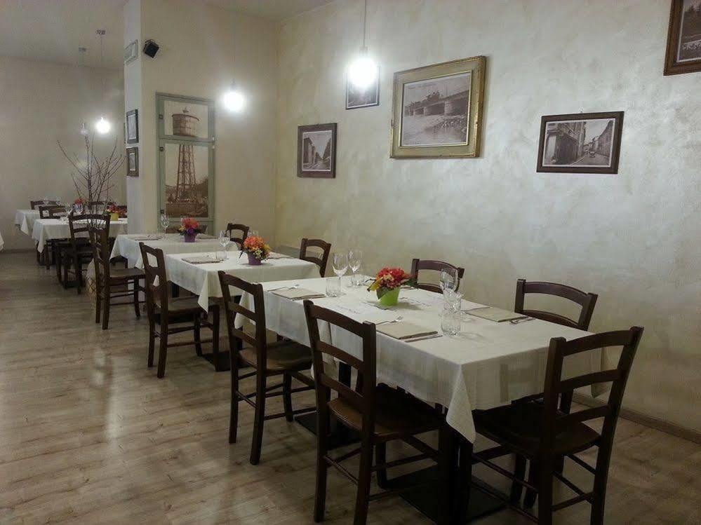 Locanda San Fiorenzo Fiorenzuola dʼArda Exteriör bild