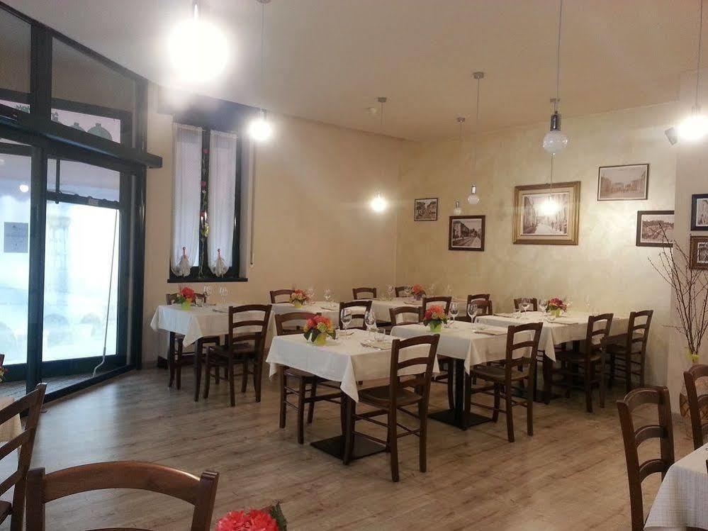 Locanda San Fiorenzo Fiorenzuola dʼArda Exteriör bild